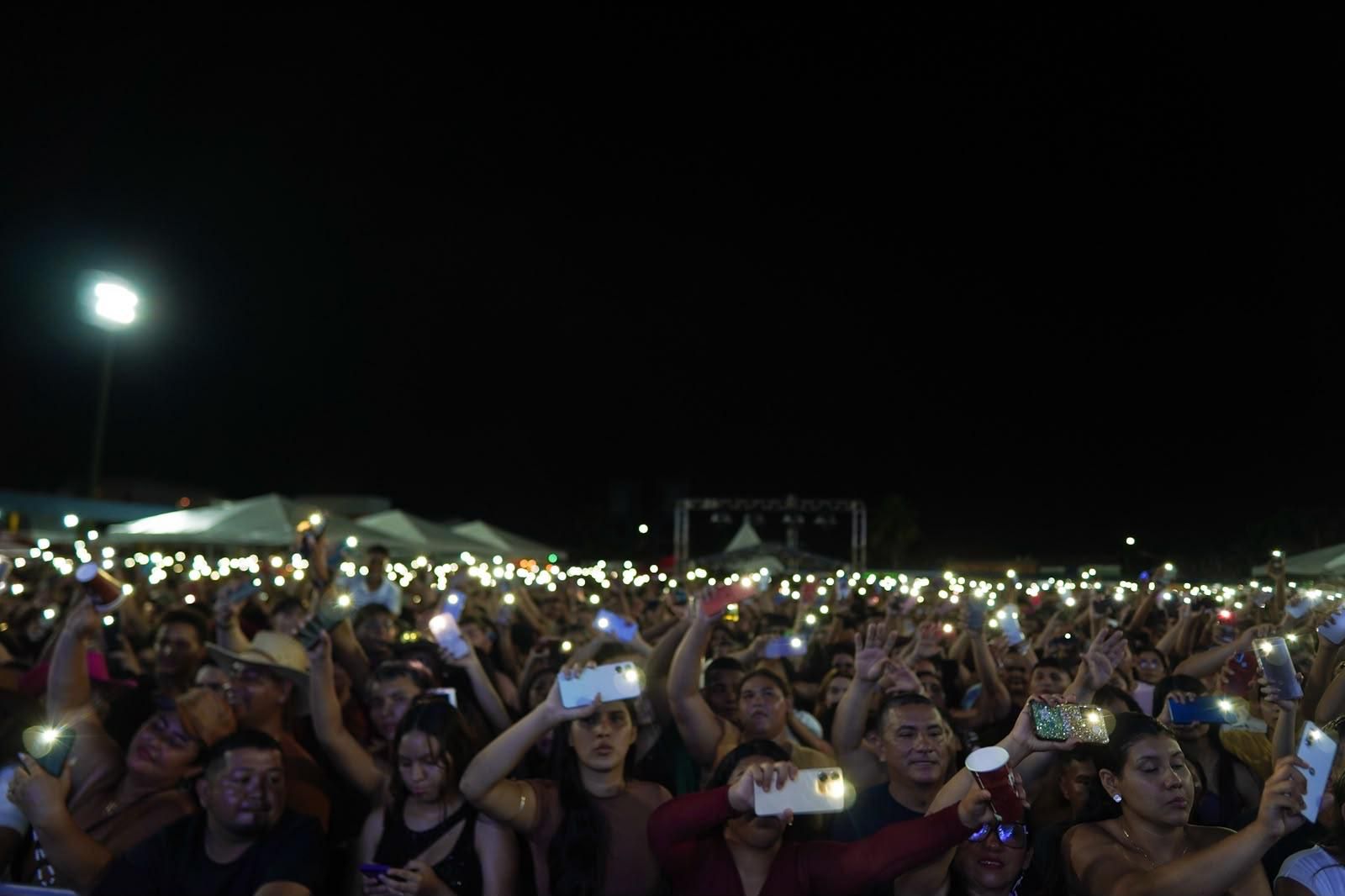 Mari-Fernandez-encerra-VII-Expoanh-com-show-histyrico-e-multidyo-em-Nhamundy-11.jpeg