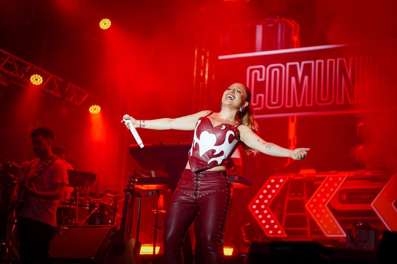 Mari-Fernandez-encerra-VII-Expoanh-com-show-histyrico-e-multidyo-em-Nhamundy-12.jpeg