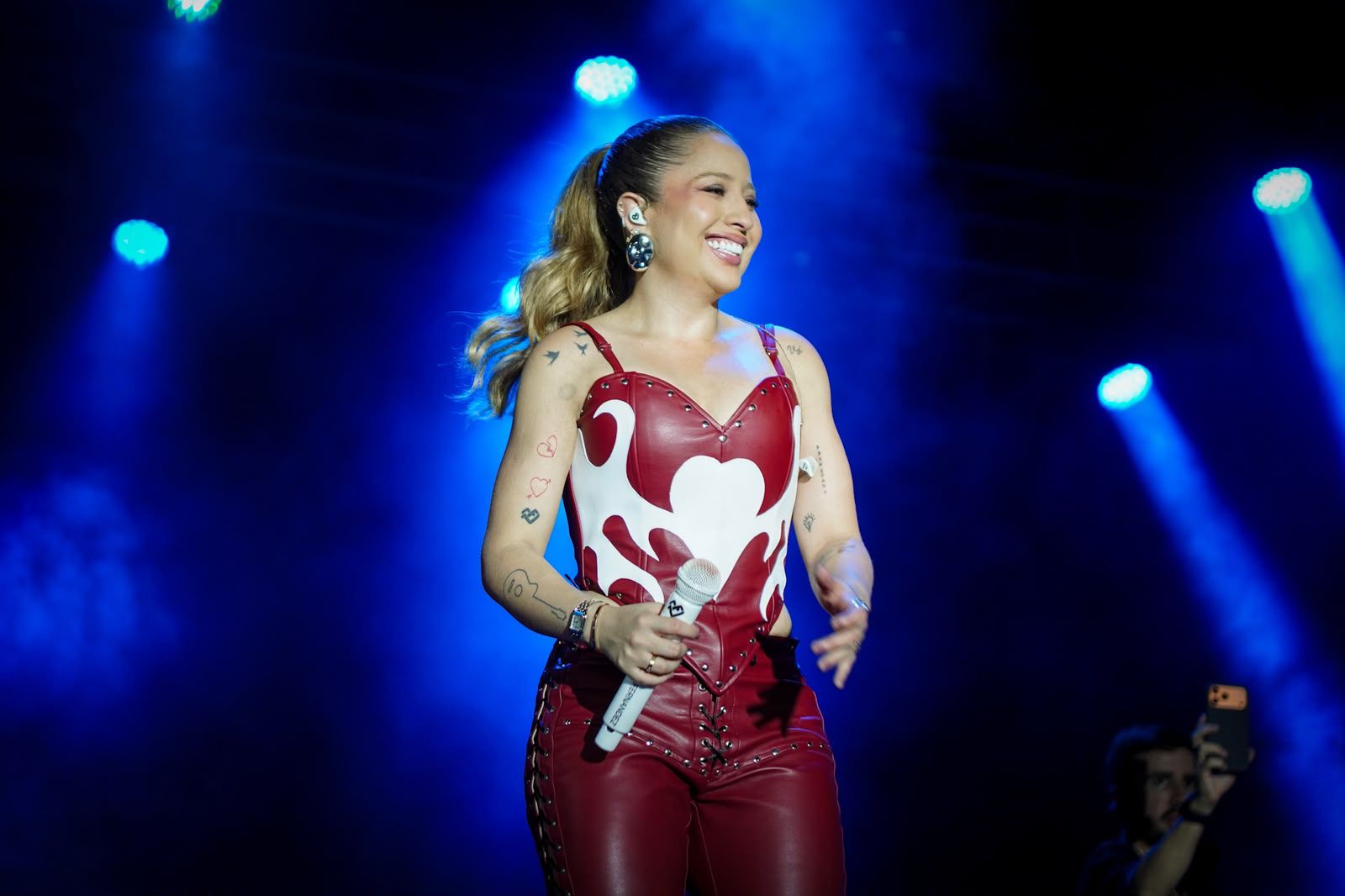 Mari-Fernandez-encerra-VII-Expoanh-com-show-histyrico-e-multidyo-em-Nhamundy-2.jpeg