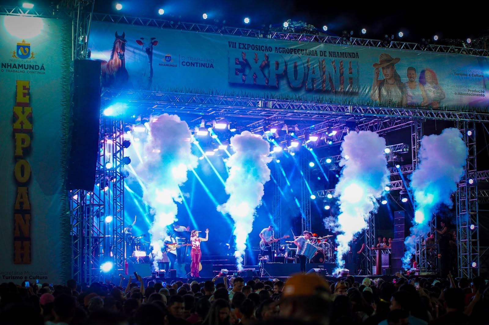 Mari-Fernandez-encerra-VII-Expoanh-com-show-histyrico-e-multidyo-em-Nhamundy-5.jpeg