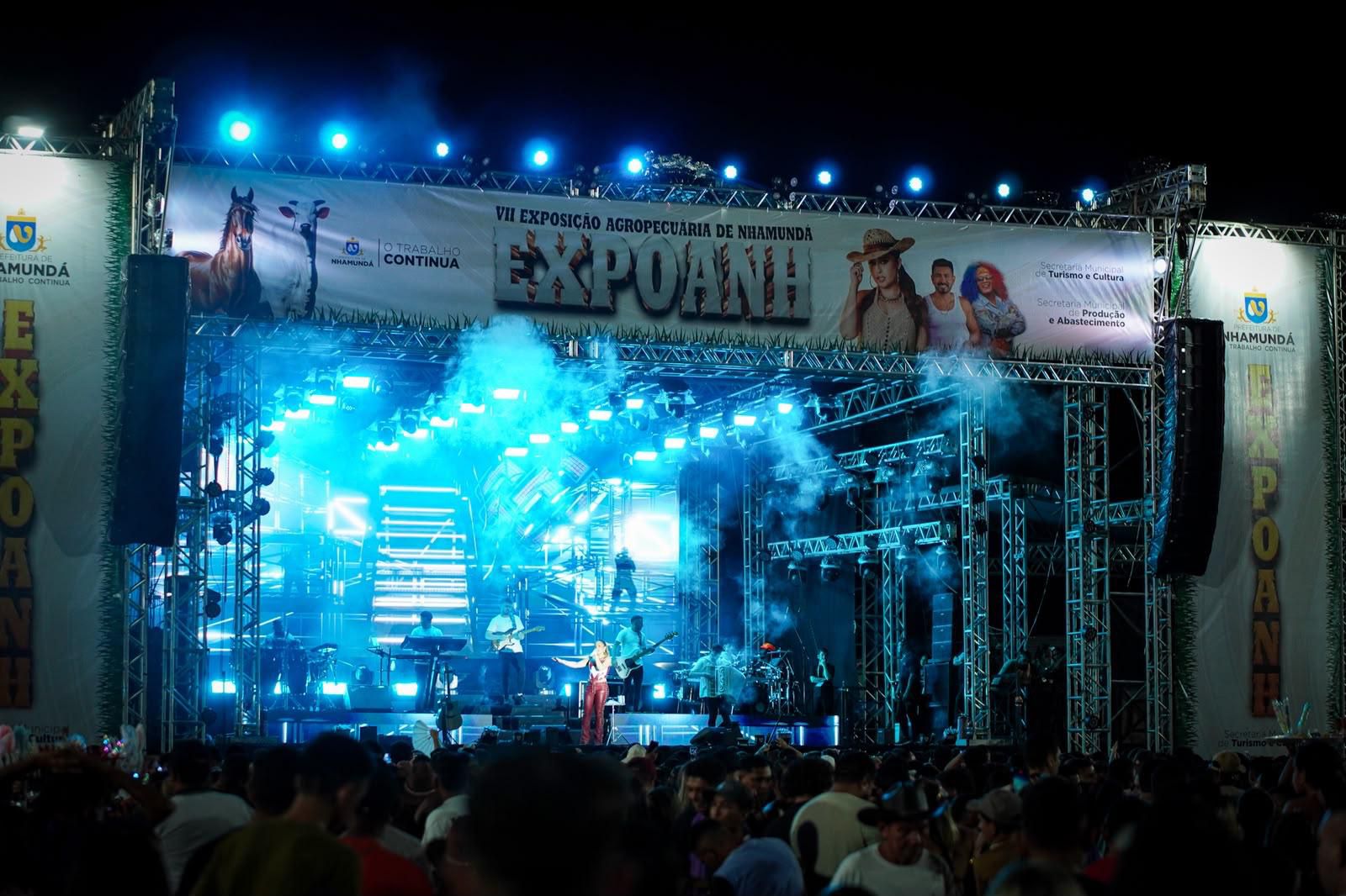 Mari-Fernandez-encerra-VII-Expoanh-com-show-histyrico-e-multidyo-em-Nhamundy-8.jpeg